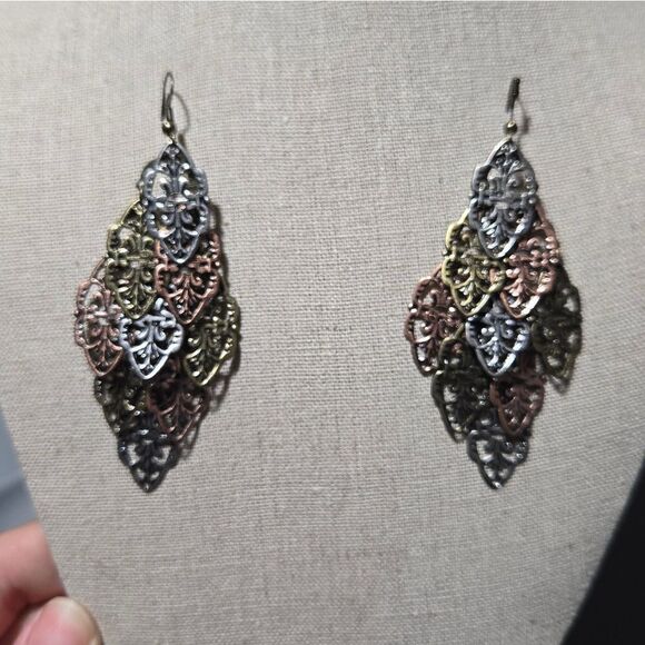 Dangling tri color fashion earrings - Picture 3 of 4